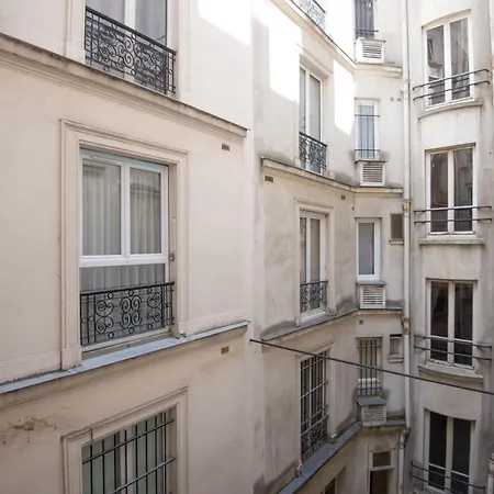 Quiet Apt Near Montmartre